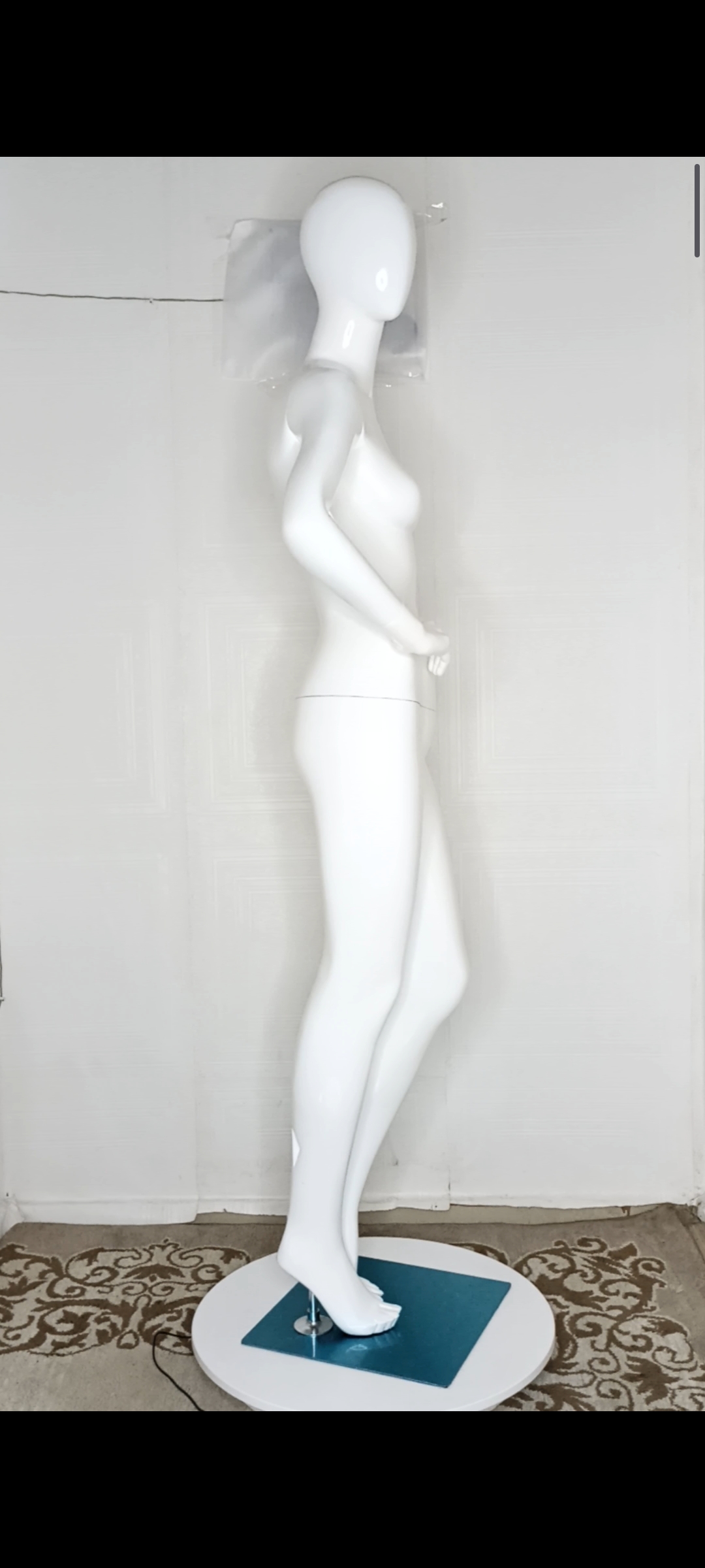 Female Size 8 Fibreglass Egghead Faceless Mannequin Hand on Waist Posture Female Size 8 Fibreglass Egghead Faceless Mannequin Hand on Waist Posture
